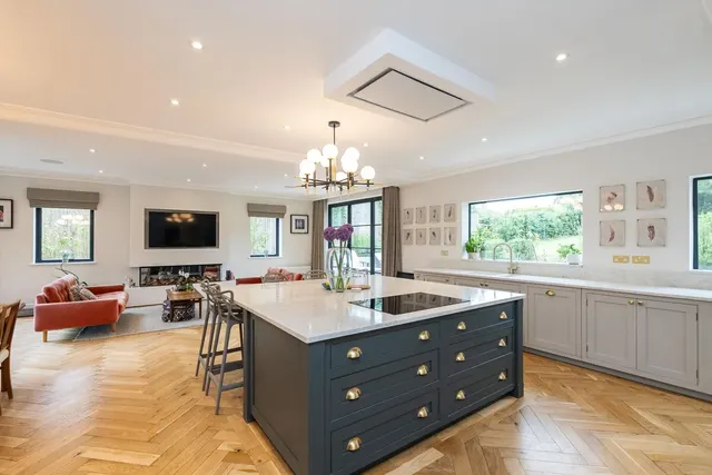 Leatherhead Road, Oxshott, KT22, photo 1