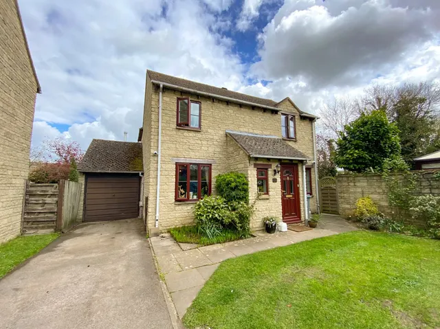Calais Dene, Bampton, OX18, photo 1