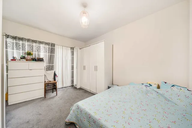 Clarence Avenue, Gants Hill, photo 3