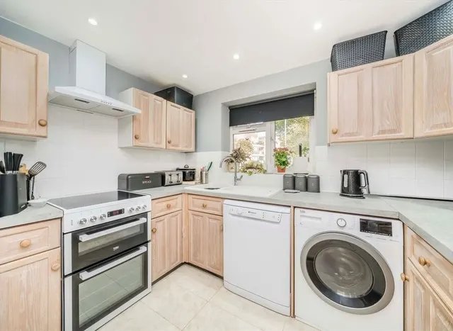 Photo 3 — Berrylands, Surbiton, KT5