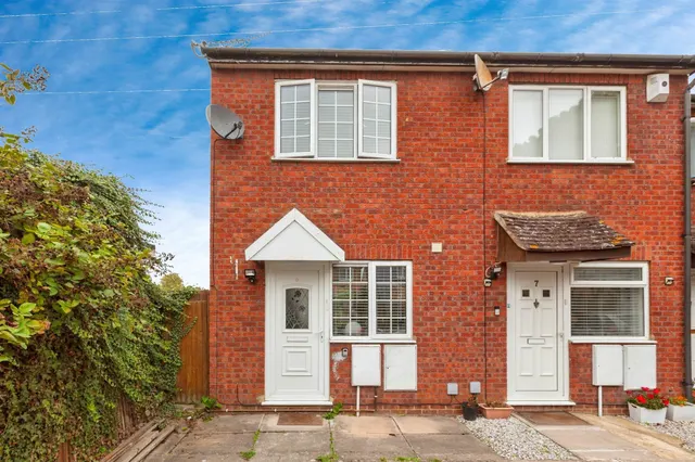Godolphin Road, Slough, photo 1