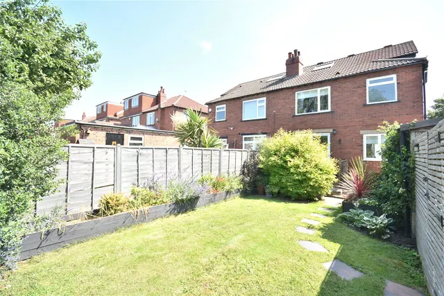 Ring Road, Crossgates, LS15, photo 1
