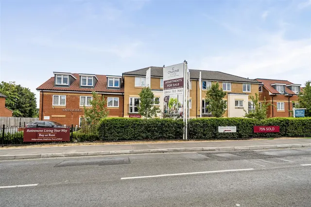 Victoria Road, Farnborough, GU14, photo 1