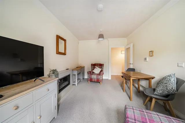 Victoria Road, Farnborough, GU14, photo 3