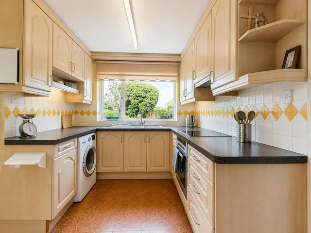 Semi-Detached For SaleBulls Bridge Road, Southall, UB2, photo 2