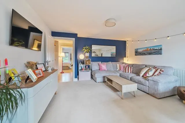 Gomer Road, Bagshot, GU19, photo 3