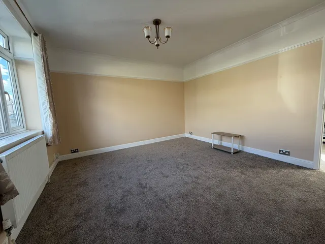 Calverley Crescent, Dagenham, RM10, photo 3