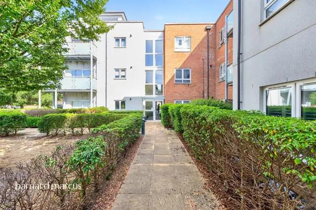 Canalside, Redhill, RH1, photo 2