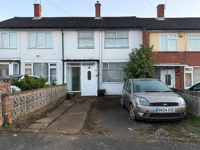 Doddsfield Road, SLOUGH, photo 1