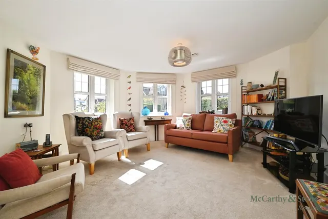 St. Lukes Road, Maidenhead, SL6, photo 1