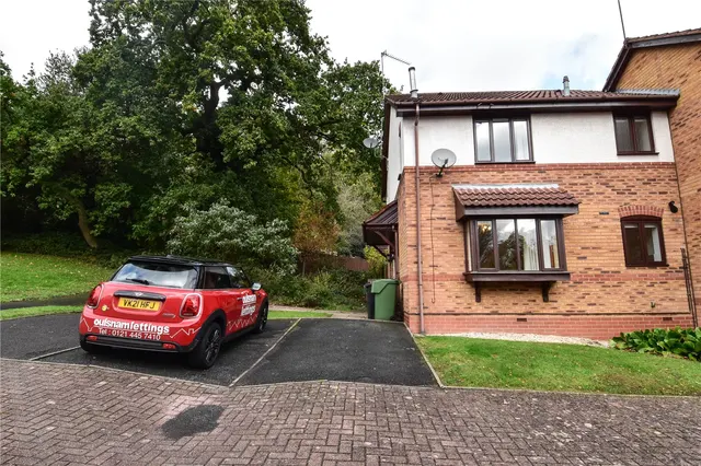 Photo 2 — Cygnet Close, Alvechurch, Birmingham, Worcestershire, B48 7PX