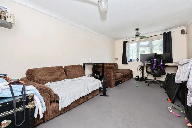 Photo 3 — Linnet Way, PURFLEET-ON-THAMES, Essex, RM19