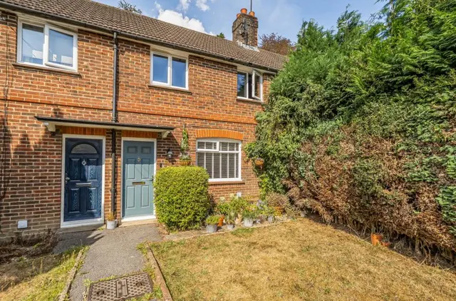 King George Avenue, East Grinstead, RH19, photo 1