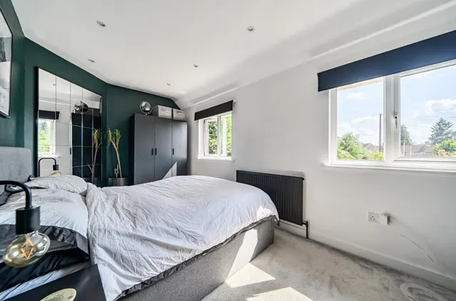 King George Avenue, East Grinstead, RH19, photo 3