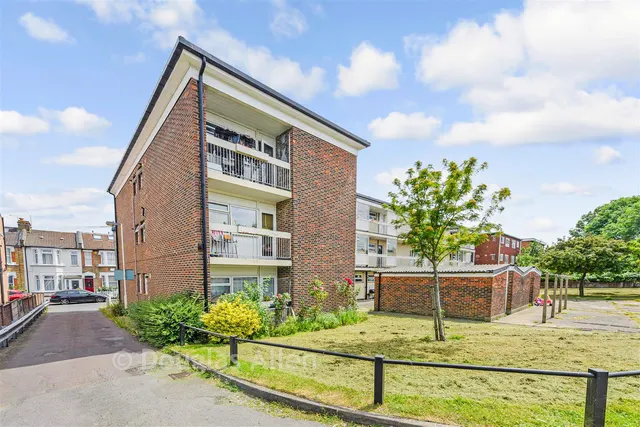 Prospect Road, Woodford Green, IG8, photo 1