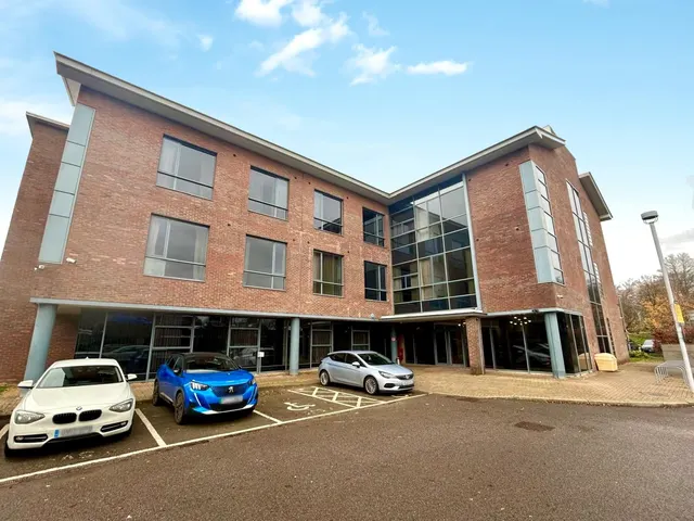 Waterfront, Fleet, Hampshire, GU51 3UP, photo 1