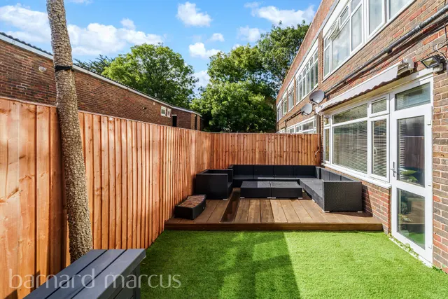 Sawkins Close, London, SW19, photo 2