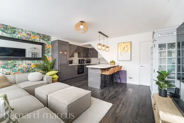 Sawkins Close, London, SW19, photo 1