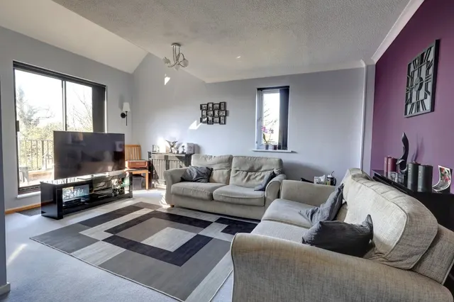 Milton Gardens, Princes Risborough, HP27, photo 1