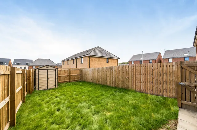 Gorse Walk, Rotherham, S60, photo 3