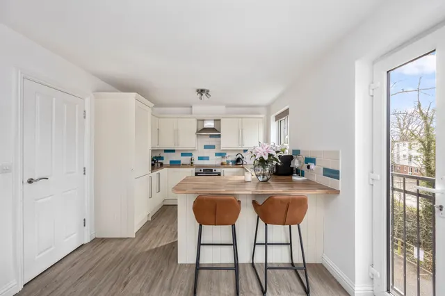 Blackbridge Lane, Horsham, RH12, photo 2