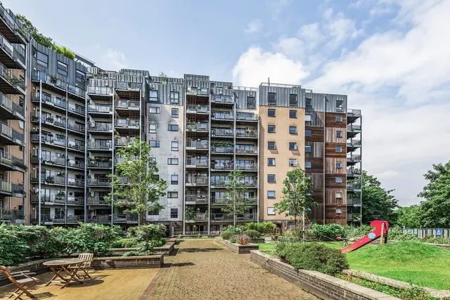 Seren Park Gardens, London, SE3, photo 1