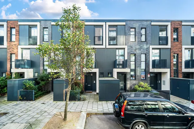 Hawthorne Crescent, SE10, photo 1