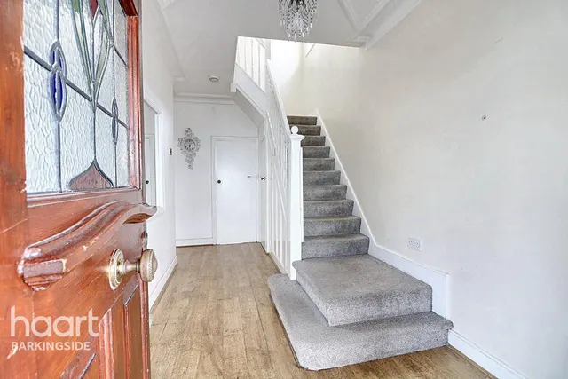Campbell Avenue, Barkingside, IG6, photo 3