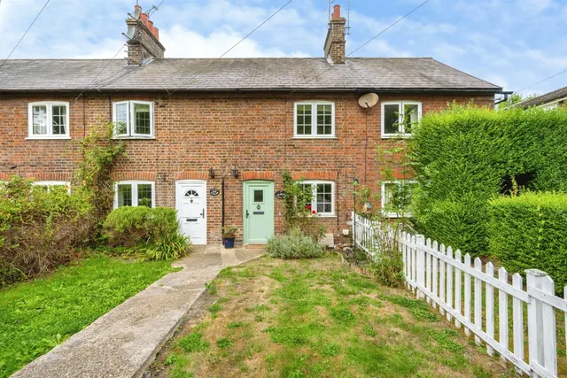 2 bedroom house, Station Road, Cheddington, LU7