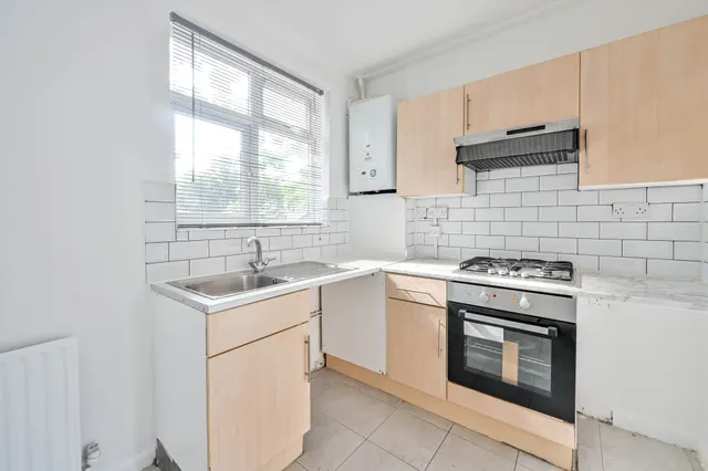 Photo 3 — 7 Norbiton Avenue, Kingston upon Thames