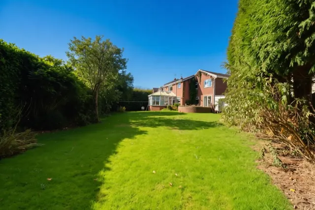 Essex Drive, Stoke-On-Trent, photo 2