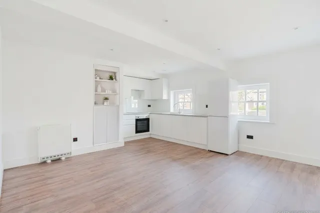 High Street, Dorking, RH4, photo 1