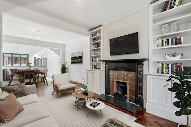 St. Ann's Hill, London, SW18, photo 3
