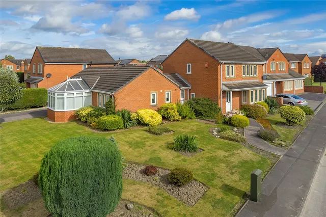 Hill Top Lane, Tingley, WF3, photo 1