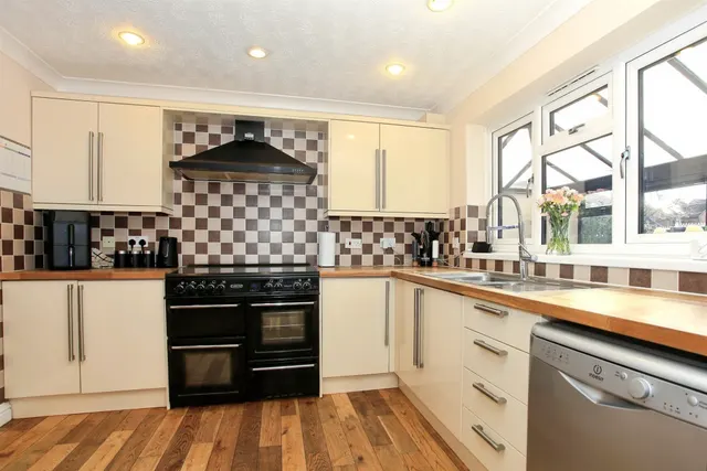 Colton Close, Peterborough, PE6, photo 1
