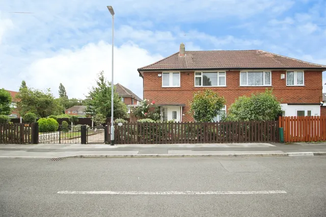 Ring Road, Middleton, Leeds, photo 1