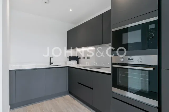 Kew Bridge Rise, Kew Bridge, TW8, photo 3