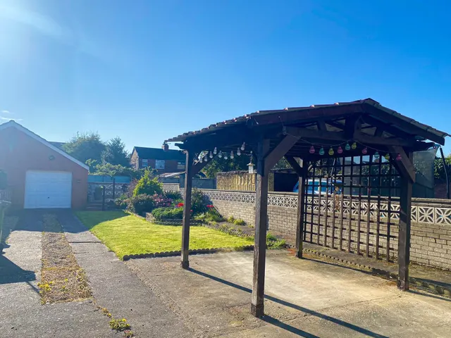Buckingham Avenue, Scunthorpe, DN15, photo 1