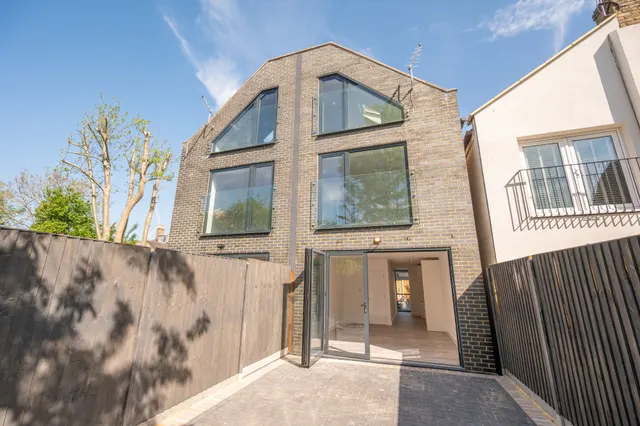Photo 3 — 44A Victoria Road, Barnet
