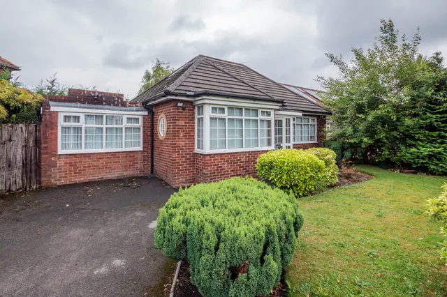 Hillingdon Road, Whitefield, M45, photo 1