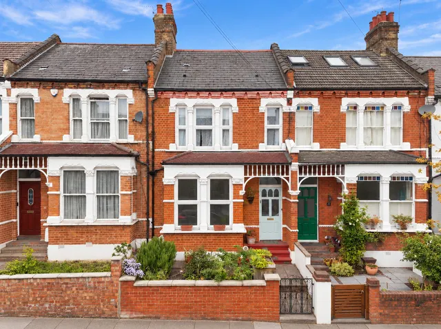 London, N13, photo 1