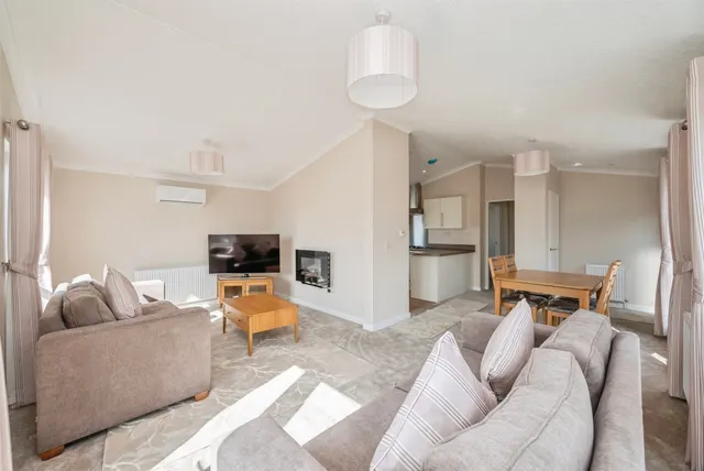 Mill Road, Great Yarmouth, photo 1