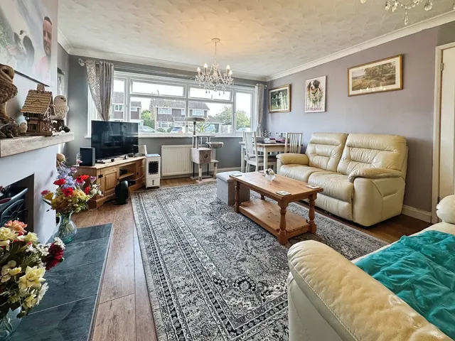 Photo 3 — Tollgate Close, Oakley, Basingstoke, Hampshire, RG23 7BH