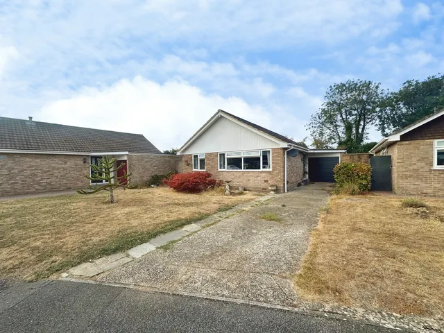 Tollgate Close, Oakley, Basingstoke, Hampshire, RG23 7BH, photo 1