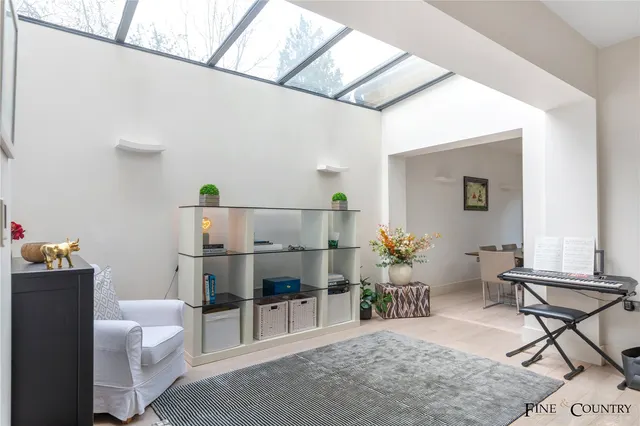 Treetop Mews, London, photo 3