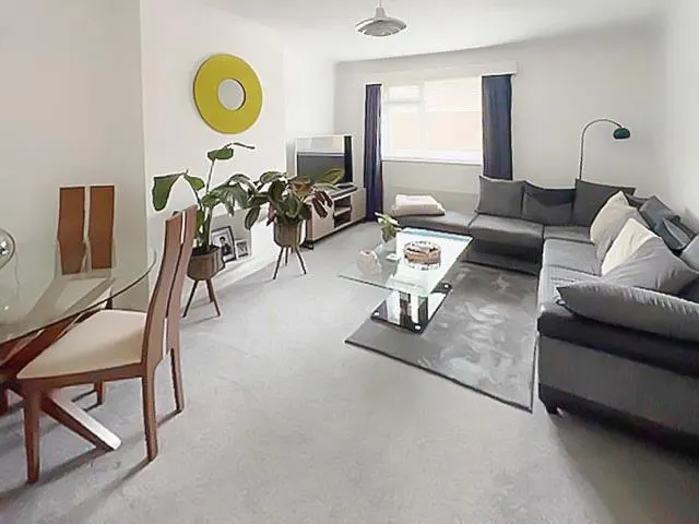 Elm Place, Rustington, photo 2