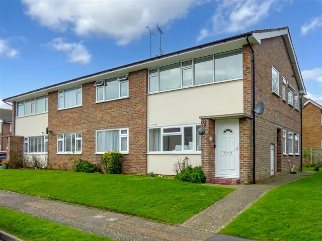 Elm Place, Rustington, photo 1