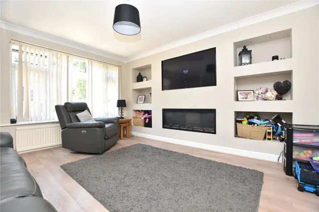 Moorfield, Gildersome, LS27, photo 3