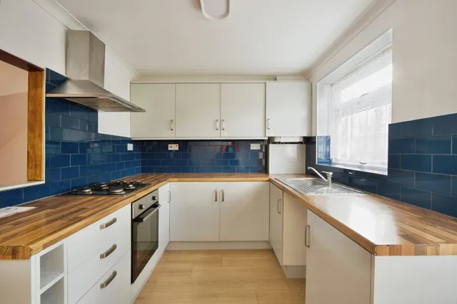 Photo 2 — Fraser Close, Beckton, London, E6