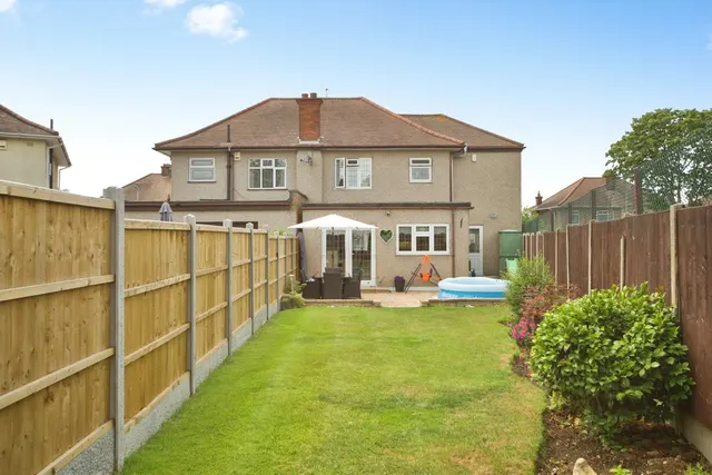 Photo 2 — Lynwood Drive, Romford, RM5